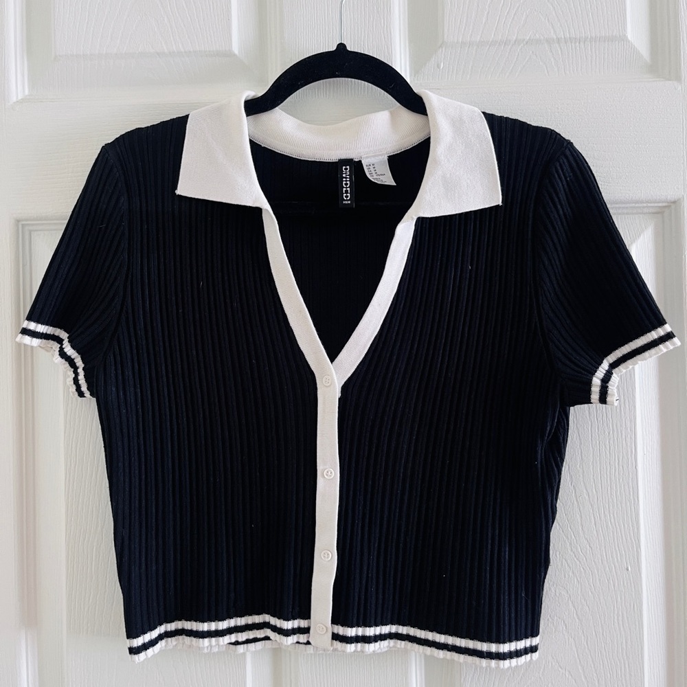 H&M | Soft Rib Knit V-Neck Top in Black & White